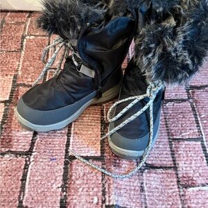 Boys winter boots size 13